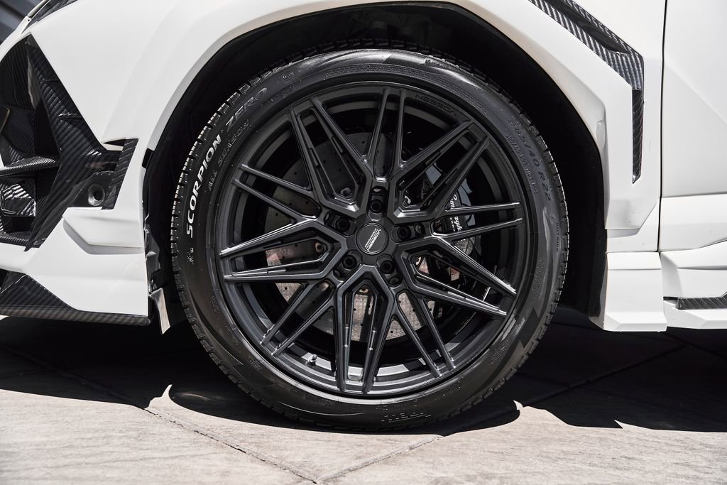 Used 2019 Lamborghini Urus AWD/4WD image 3
