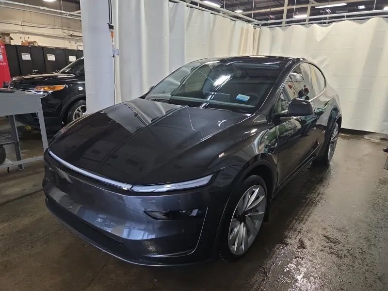 Used 2026 Tesla Model Y AWD image 1