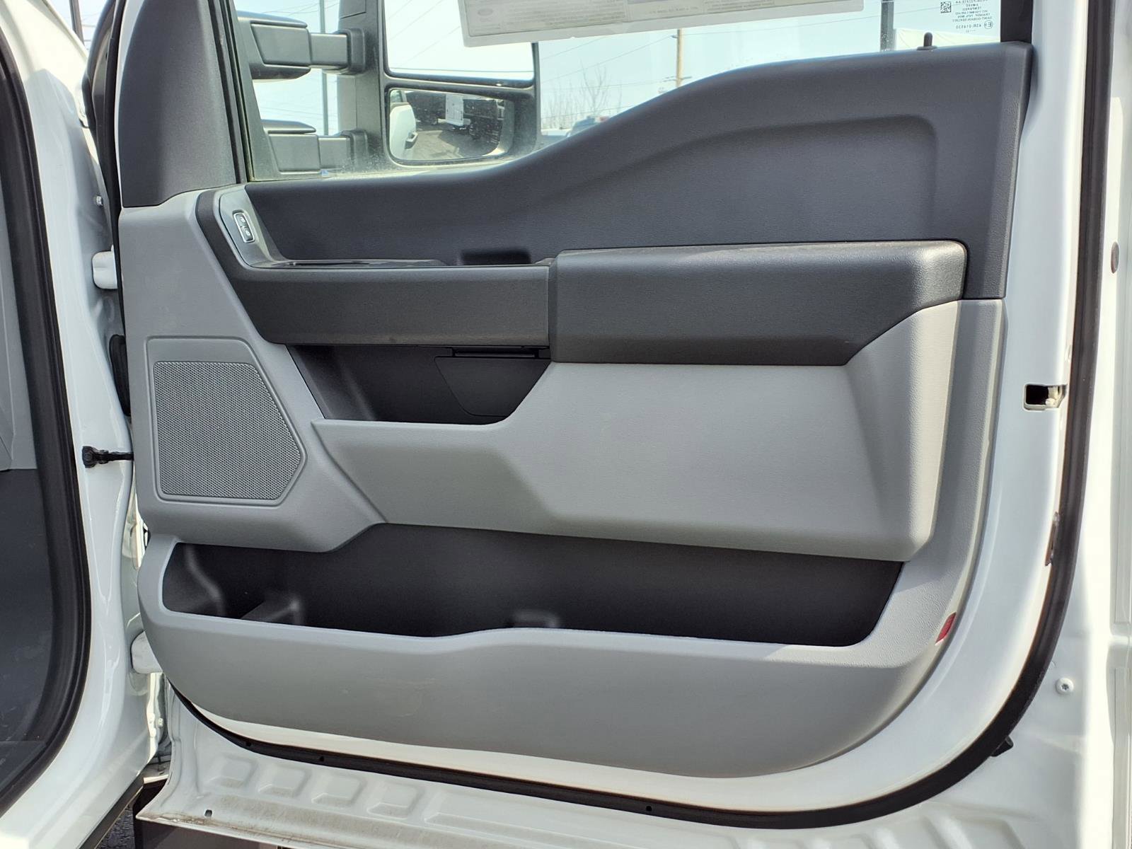 Used 2023 Ford F550 4x4 Regular Cab Super Duty image 12