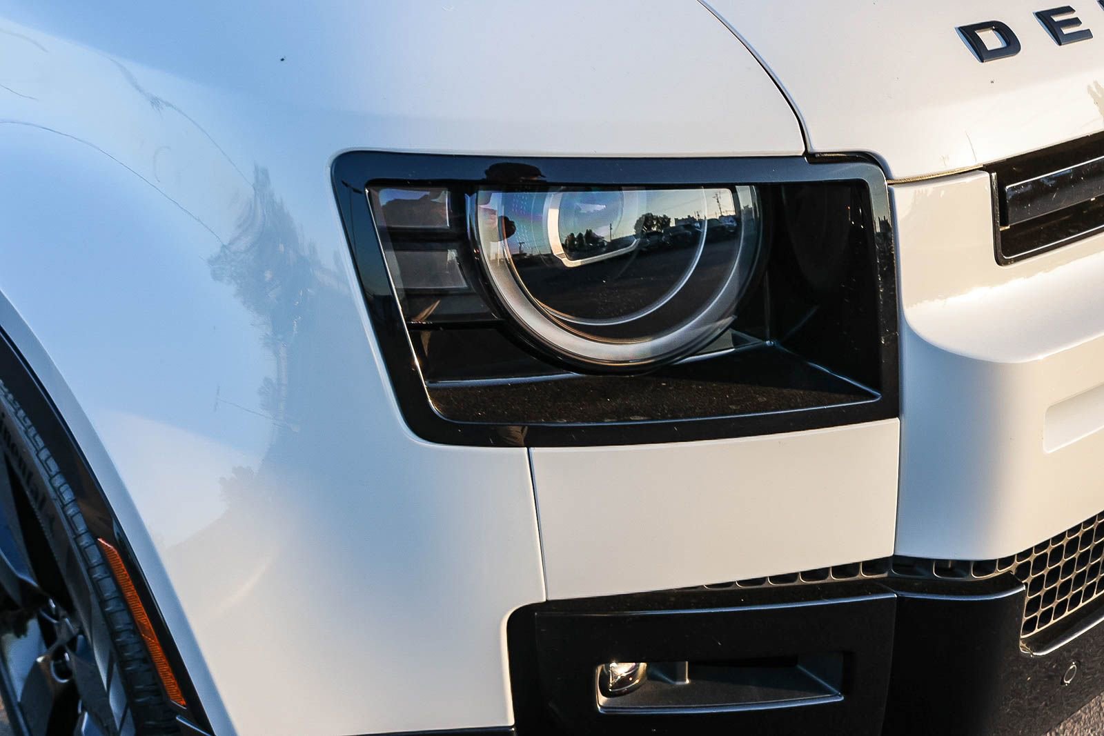 New 2026 Land Rover Defender 110 X-Dynamic SE image 15