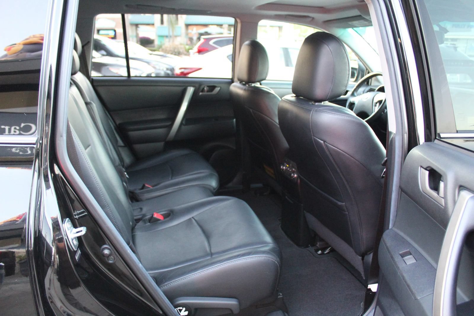 Used 2013 Toyota Highlander SE FWD image 11