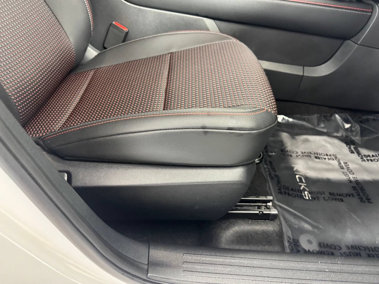 Used 2025 Nissan Kicks SR FWD image 34