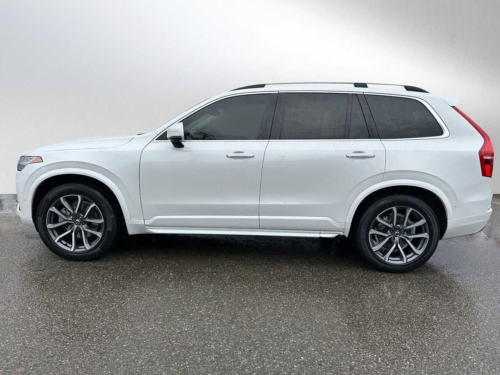 Used 2017 Volvo XC90 T6 Momentum w/ Vision Package AWD/4WD image 6