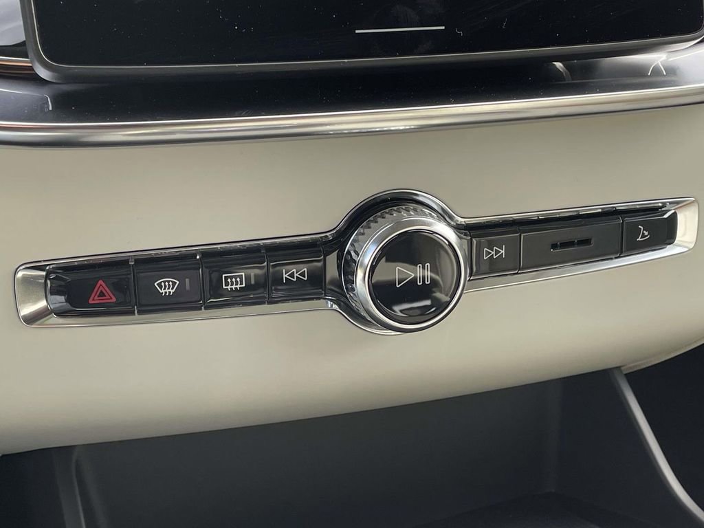 New 2026 Volvo XC90 B6 Ultra w/ Protection Package image 19