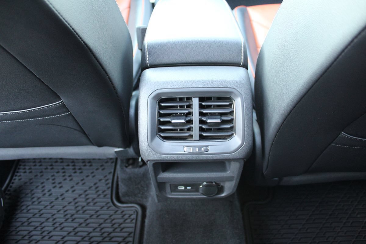 Used 2021 Volkswagen Tiguan SEL Premium R-Line w/ 3rd Row Seat Package AWD/4WD image 30