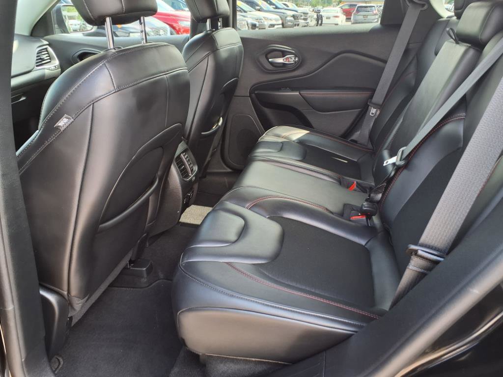 Used 2021 Jeep Cherokee Trailhawk image 5