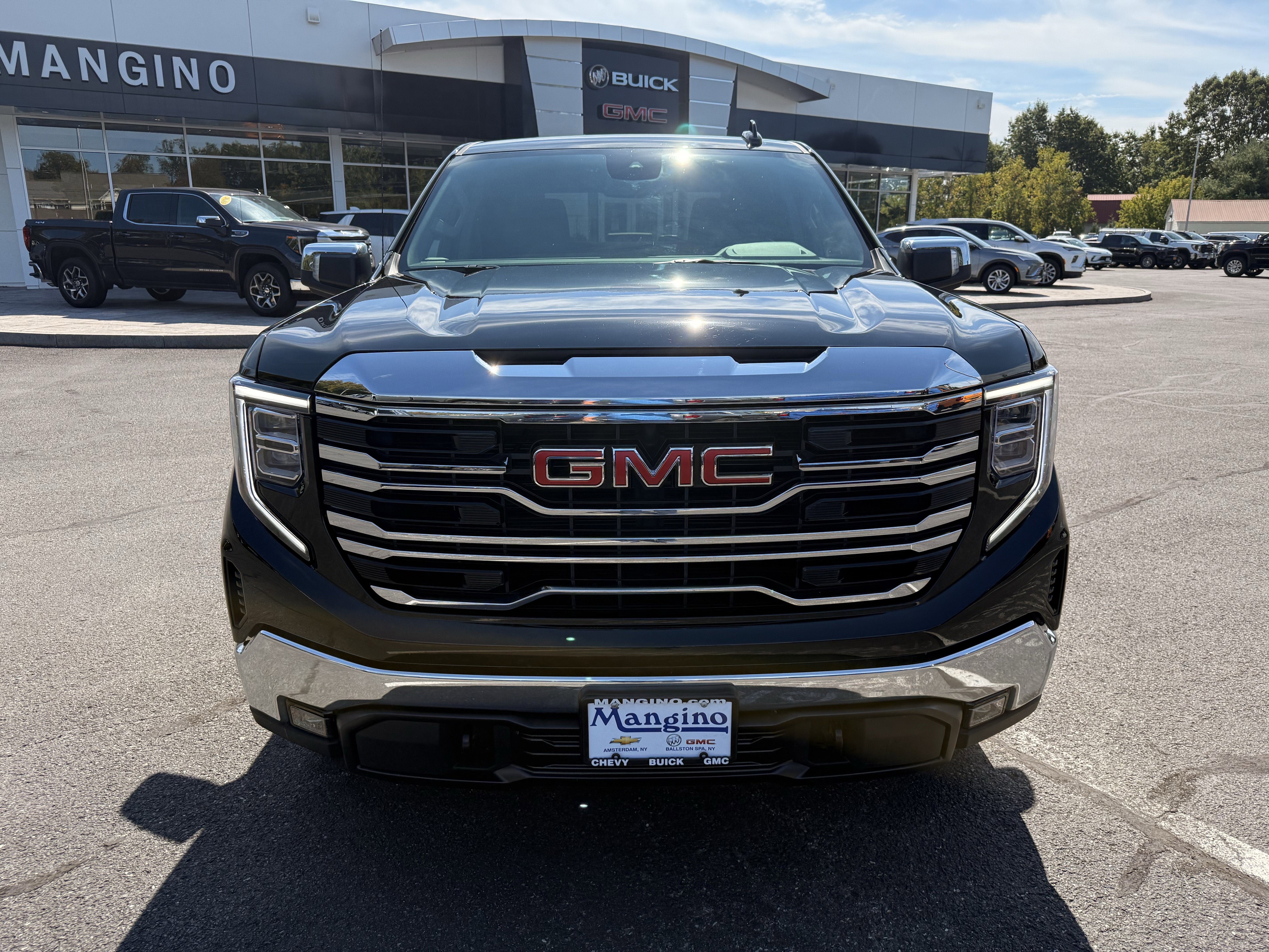 Certified 2025 GMC Sierra 1500 SLT image 9