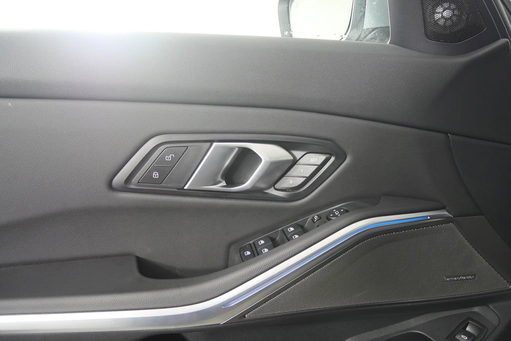 Certified 2025 BMW 330i Sedan RWD image 8