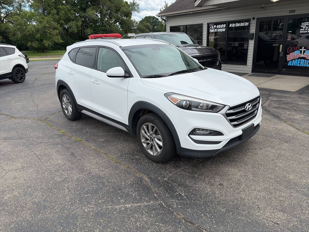 Used 2017 Hyundai Tucson SE FWD image 2