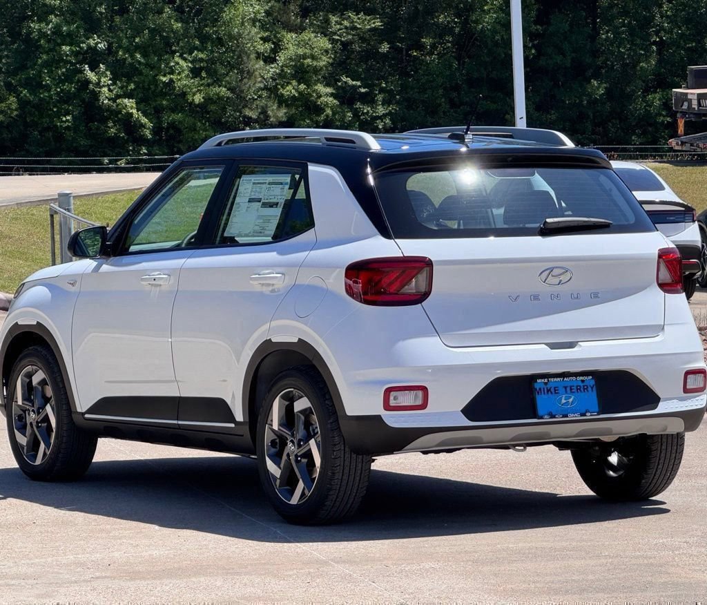 New 2026 Hyundai Venue SEL FWD image 11
