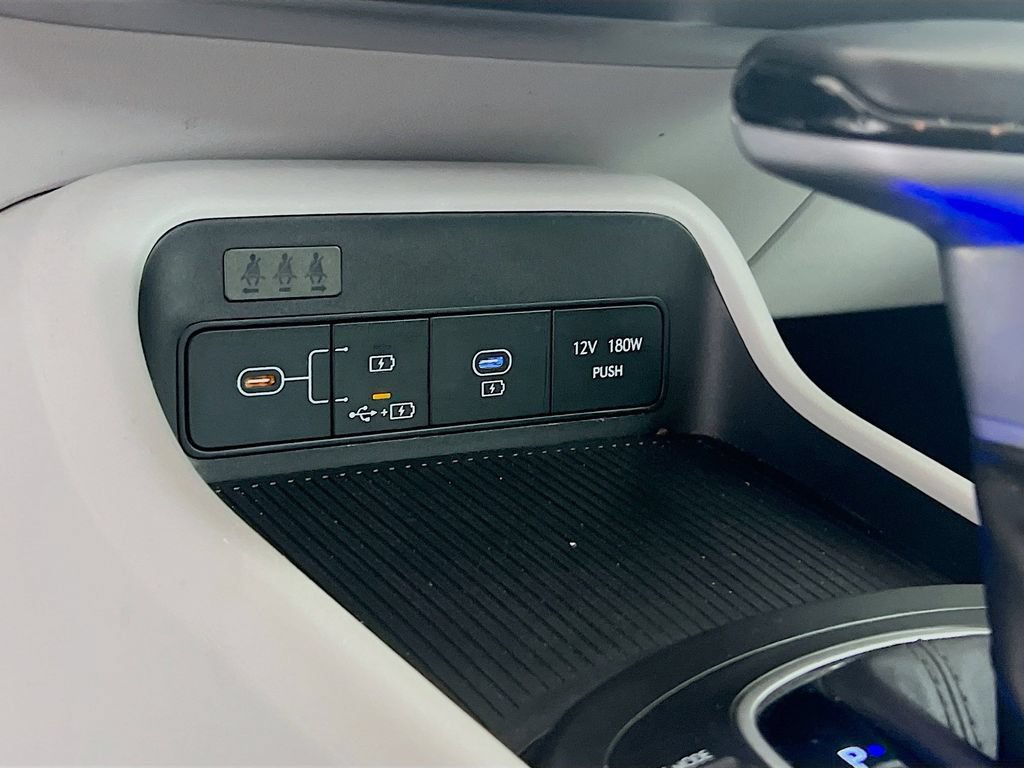 Used 2025 Hyundai Kona SEL AWD/4WD image 16