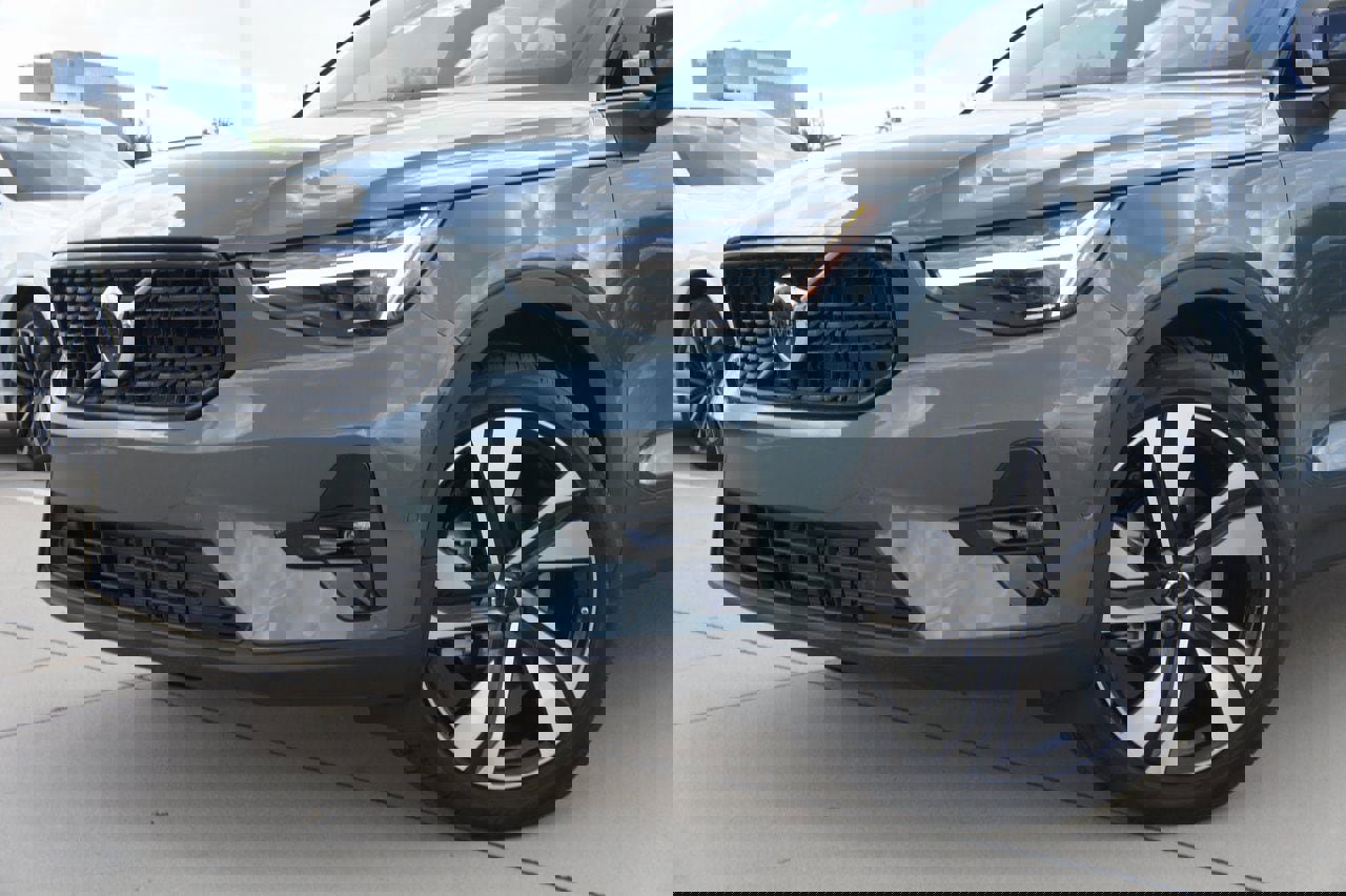New 2026 Volvo XC40 B5 Plus w/ Protection Package Premier image 23