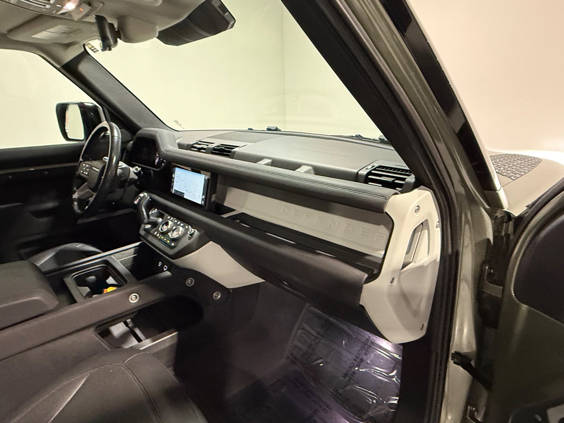 Used 2022 Land Rover Defender 110 S image 39