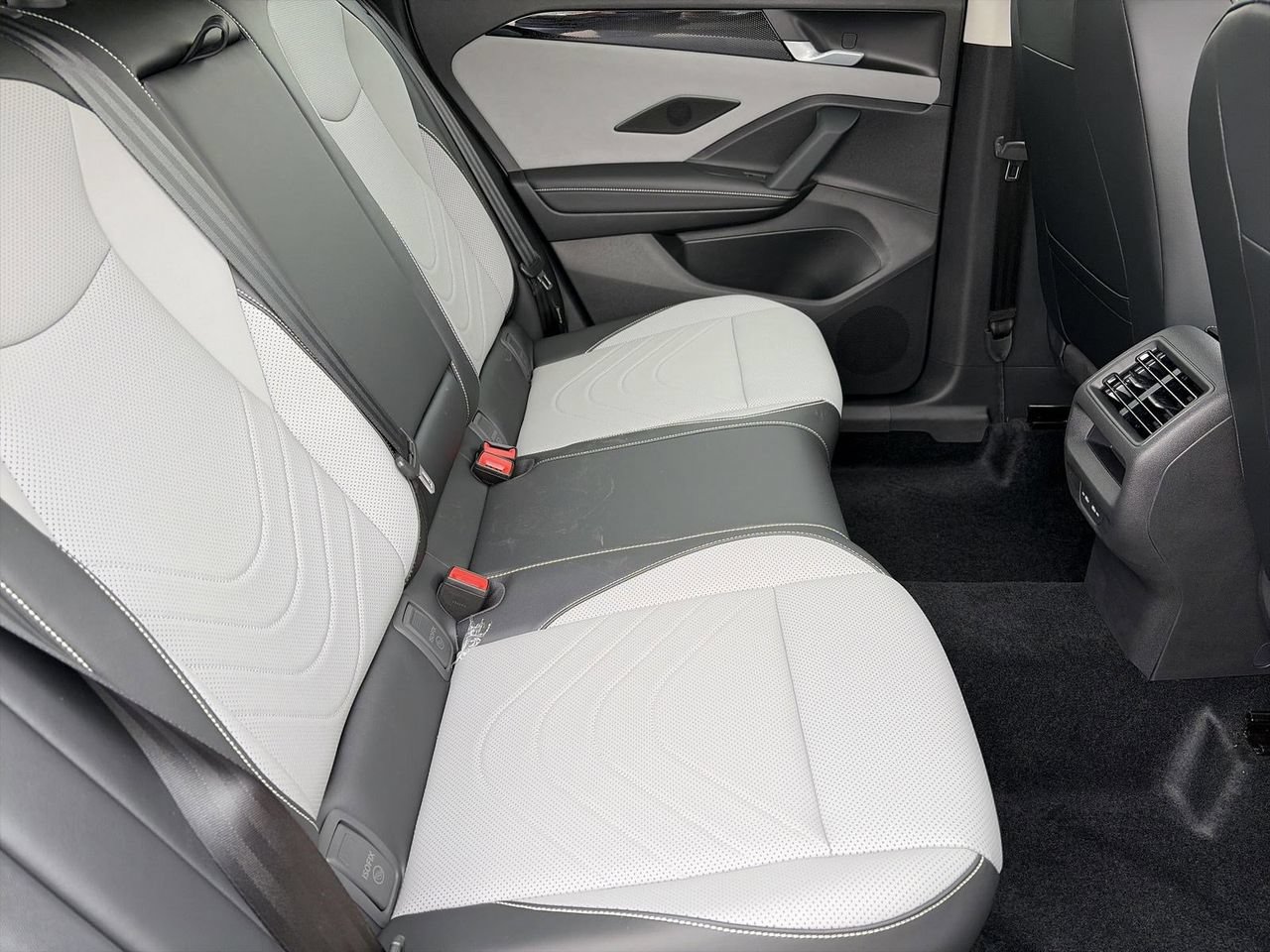 New 2026 Volkswagen Tiguan SE AWD/4WD image 9