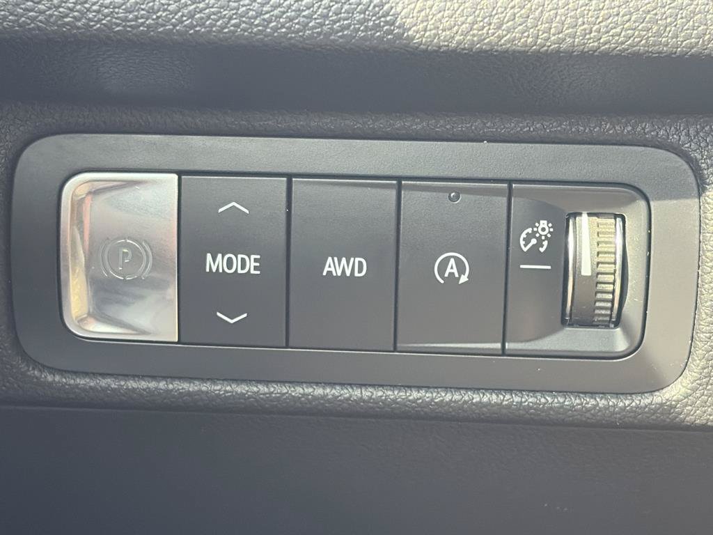 Used 2024 Chevrolet Traverse LT AWD/4WD image 14