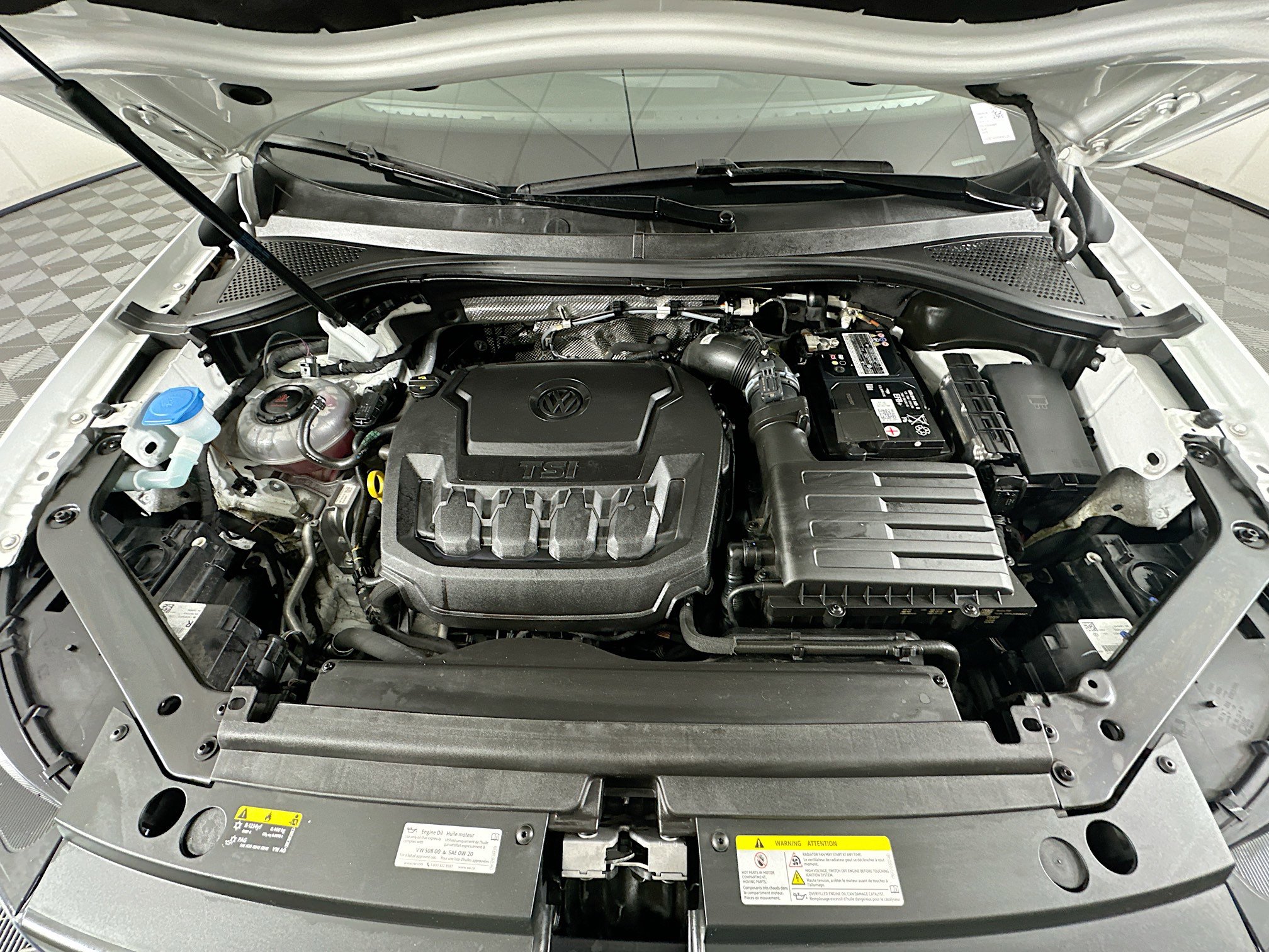 Used 2022 Volkswagen Tiguan SE w/ Panoramic Sunroof Package FWD image 35