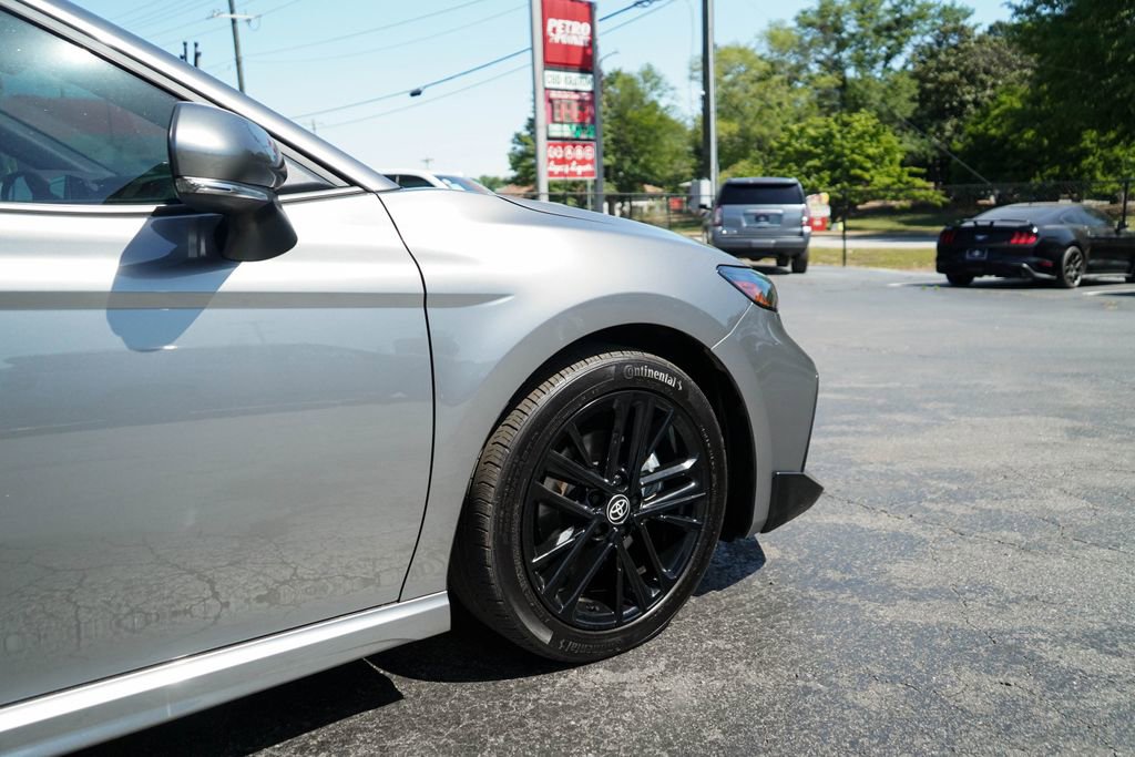 Used 2025 Toyota Camry SE w/ Convenience Package FWD image 17