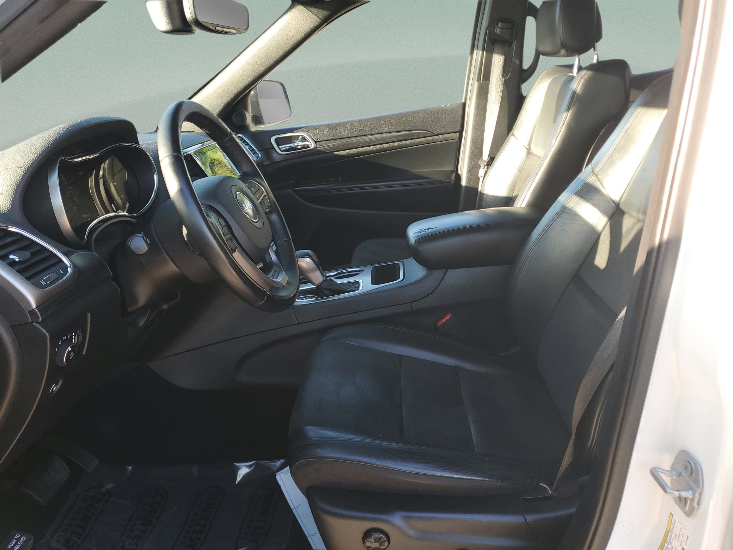 Used 2020 Jeep Grand Cherokee Altitude AWD/4WD image 17