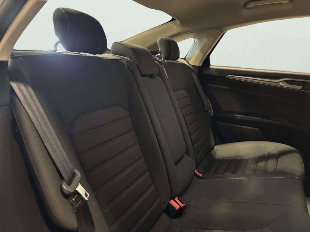 Used 2020 Ford Fusion SE image 23