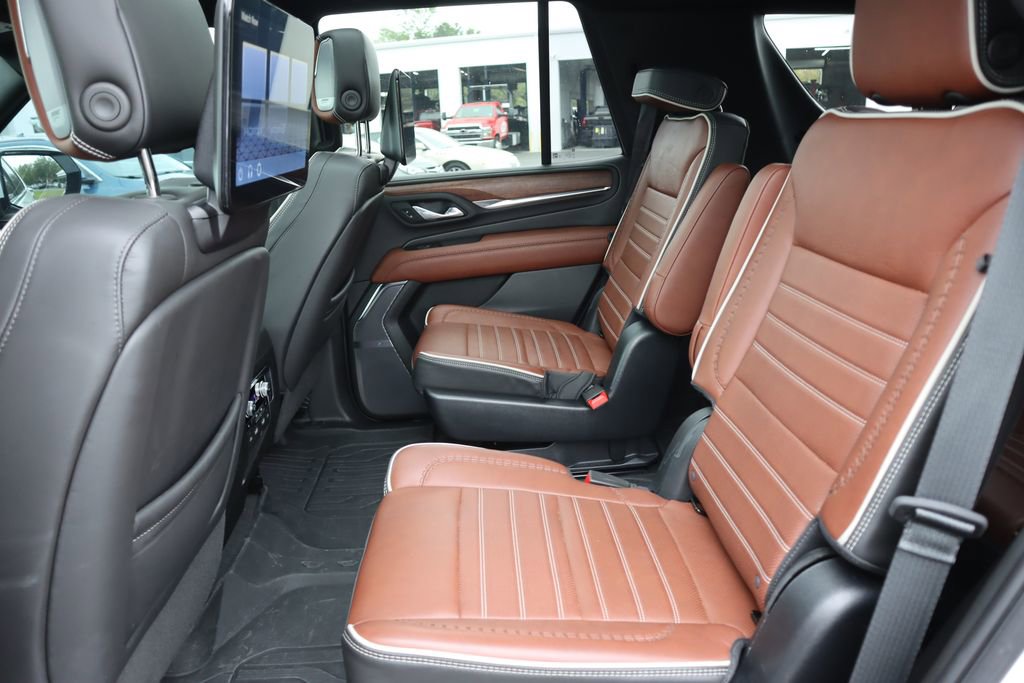 Certified 2023 GMC Yukon Denali Ultimate w/ LPO, Floor Liner Package AWD/4WD image 29