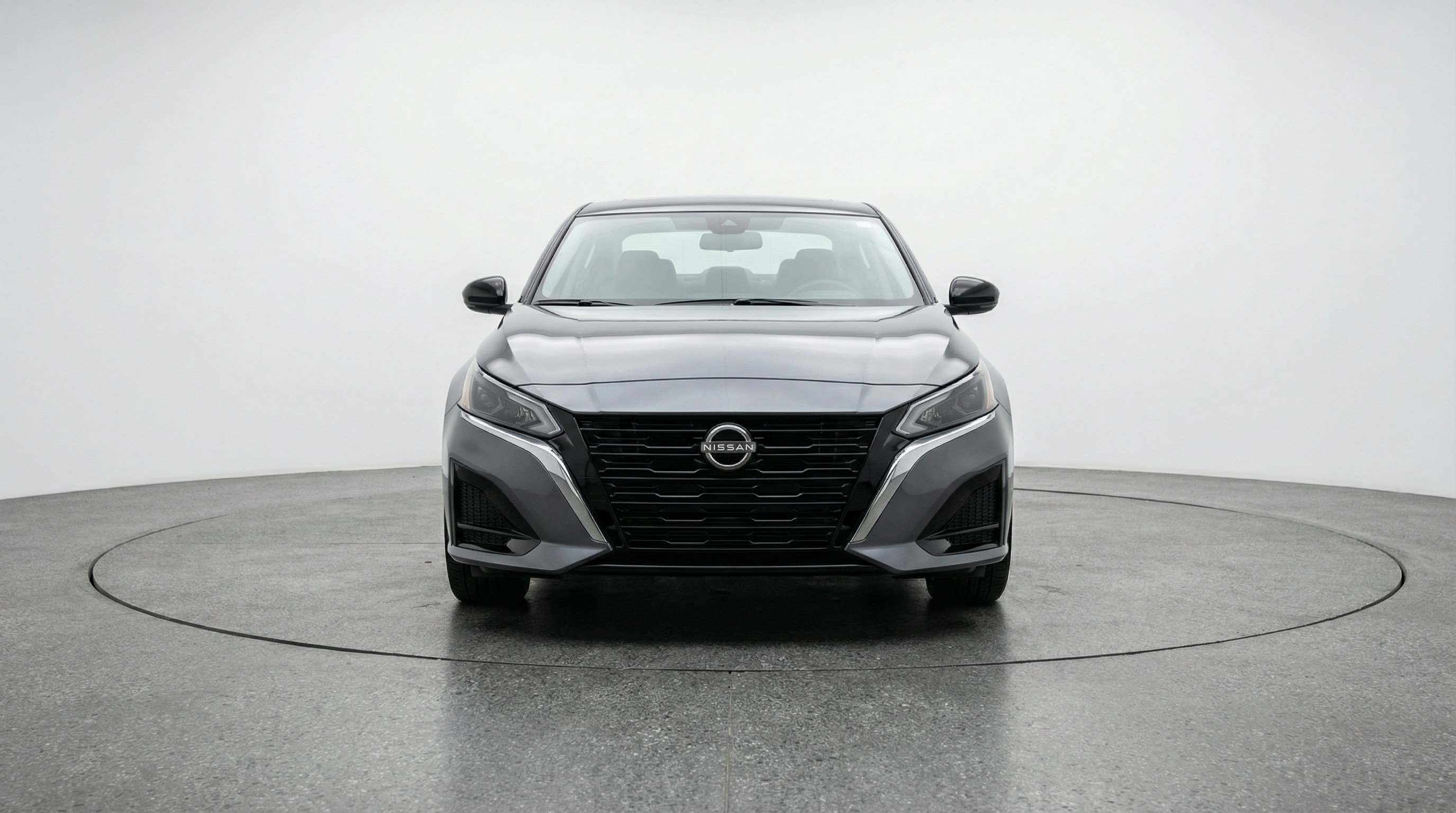 Used 2025 Nissan Altima 2.5 SV FWD image 2