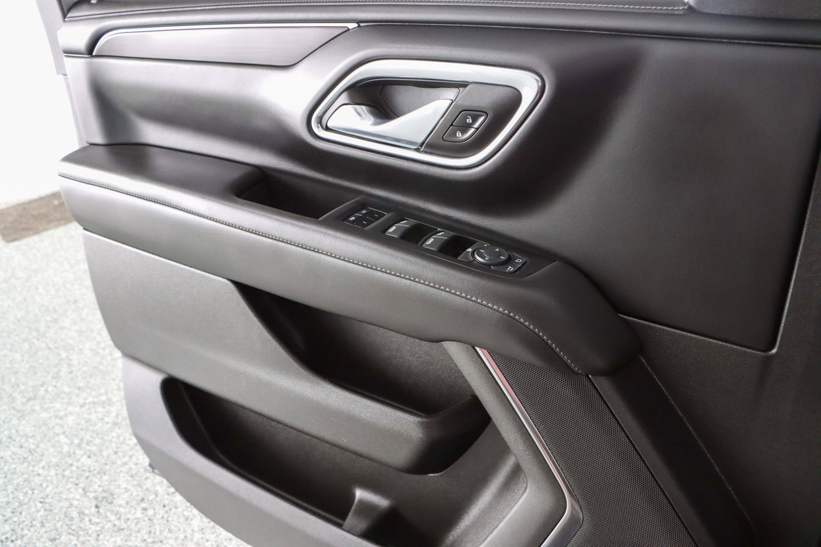 Used 2023 Chevrolet Suburban LT image 24