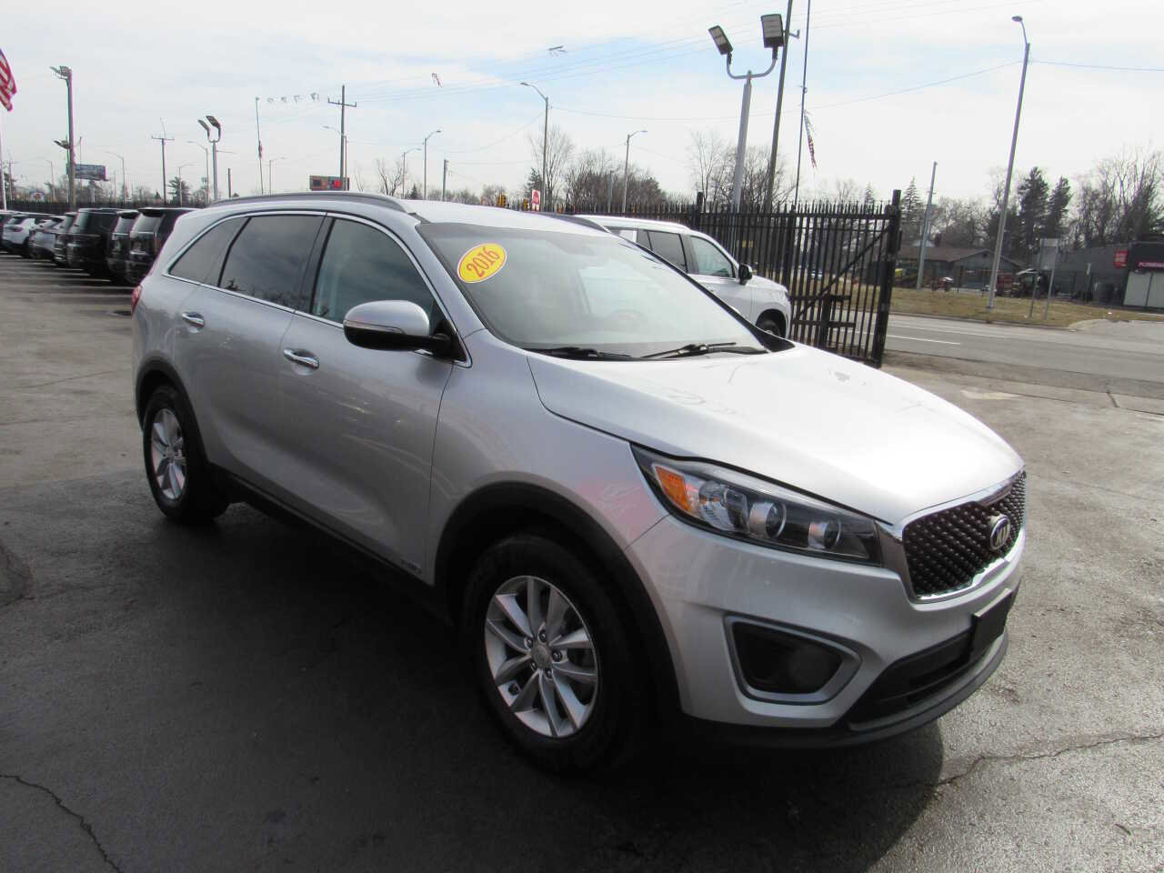 Used 2016 Kia Sorento LX w/ LX Convenience Package image 3