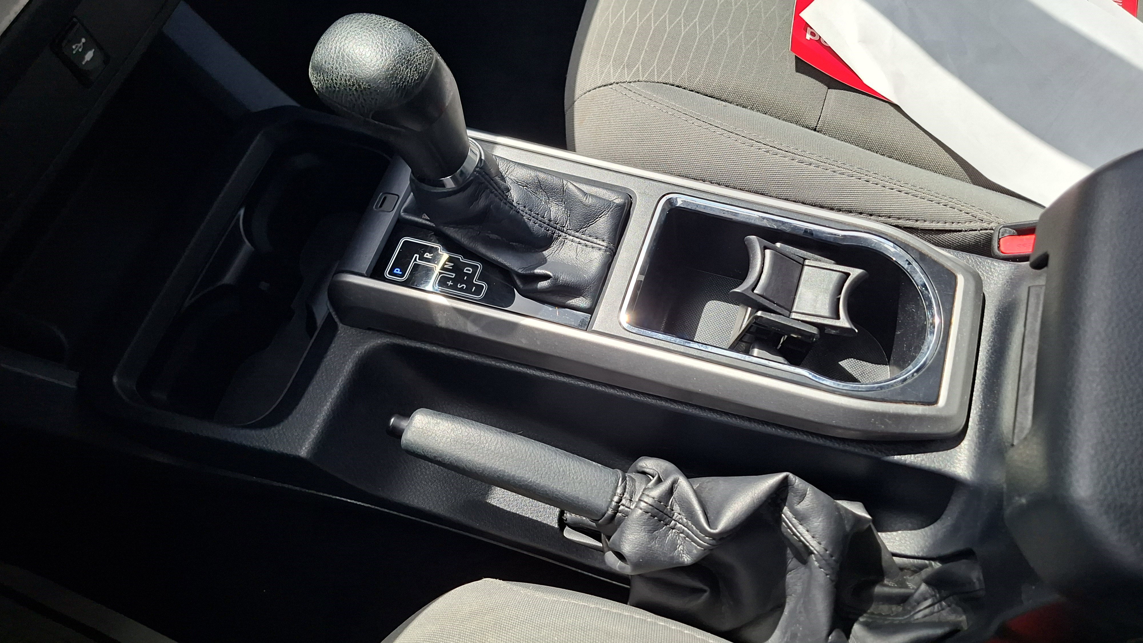 Used 2016 Toyota Tacoma SR5 w/ SR5 Appearance Package (SN) image 15