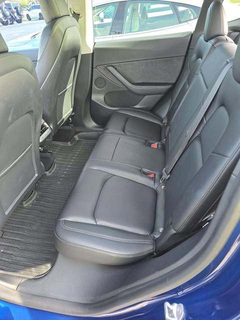 Used 2021 Tesla Model Y Long Range image 9