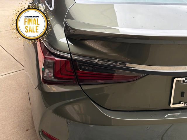 New 2025 Lexus ES 350 Ultra Luxury image 8