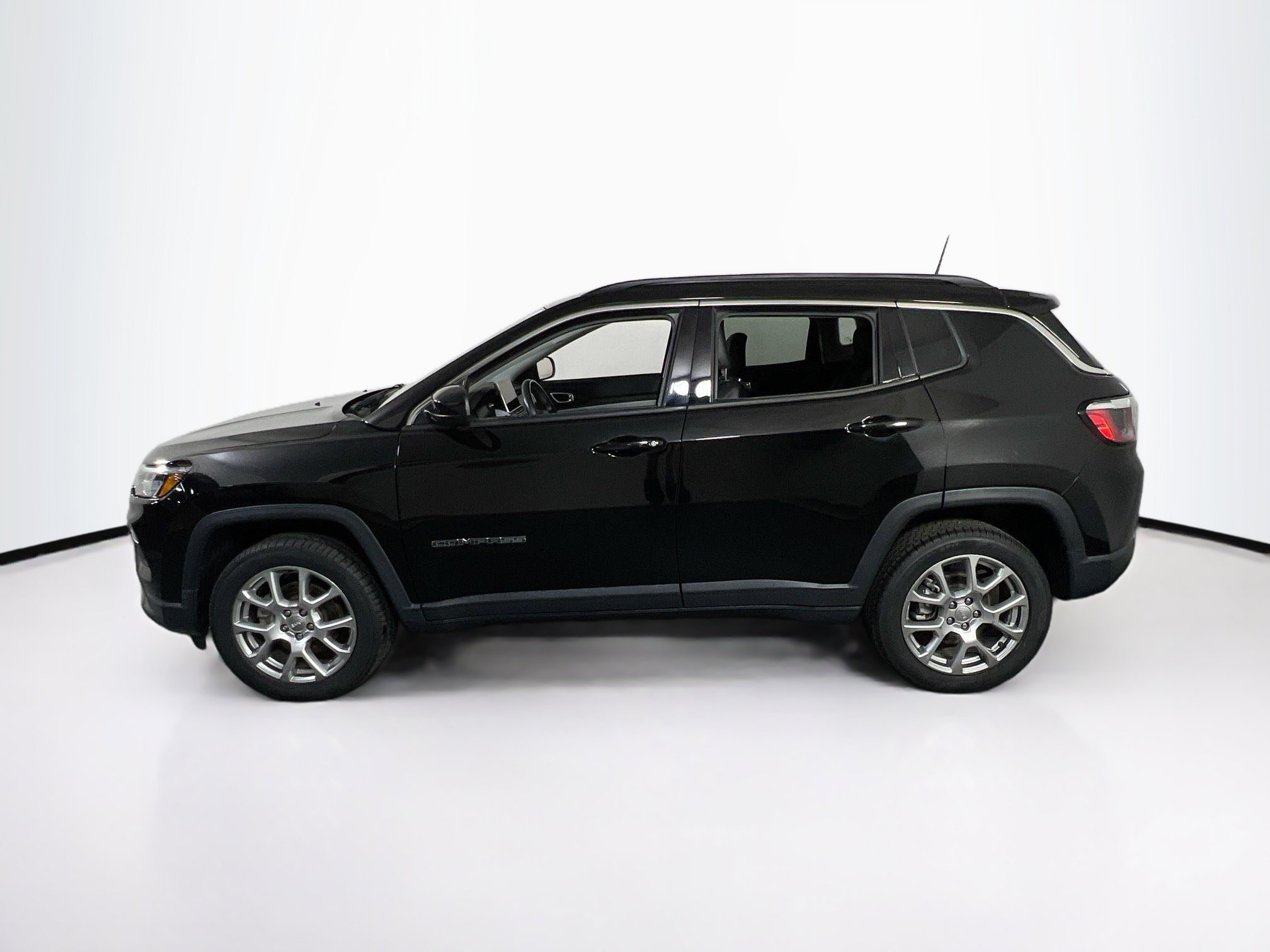 Used 2022 Jeep Compass Latitude AWD/4WD image 8