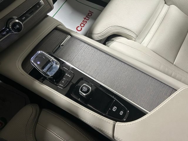 Certified 2025 Volvo XC90 B5 Ultra AWD/4WD image 21