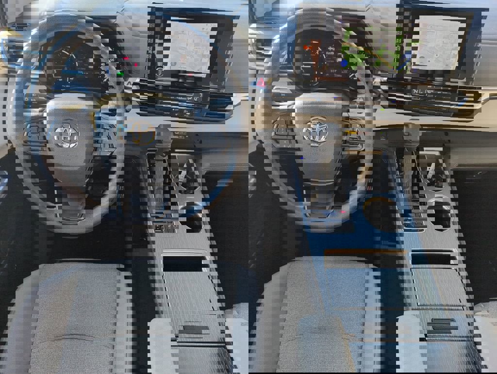 Used 2025 Toyota Sienna LE w/ LE Plus Package image 28