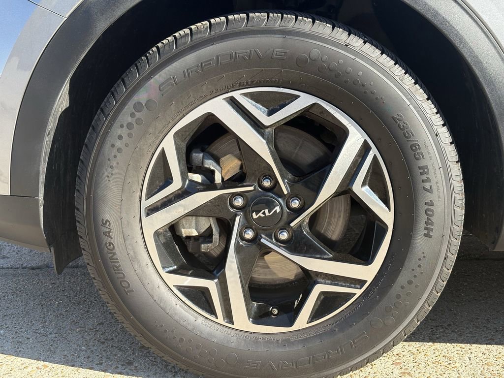 Used 2024 Kia Sportage LX image 9