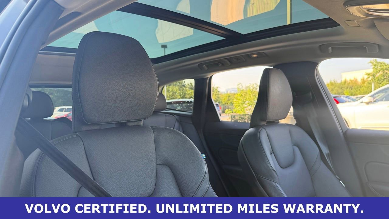 Certified 2025 Volvo XC60 B5 Plus AWD/4WD image 12