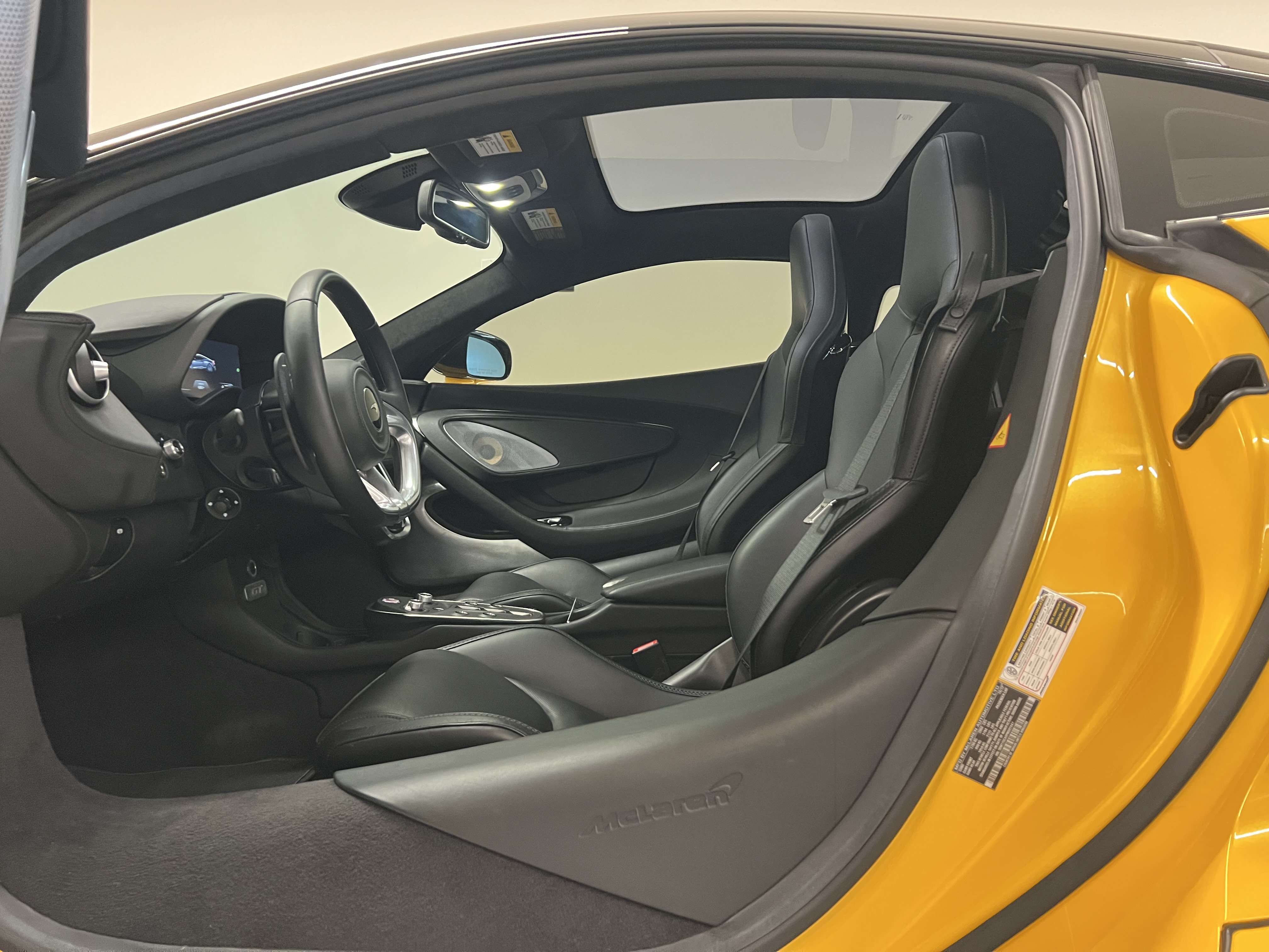 Used 2023 McLaren GT RWD image 15