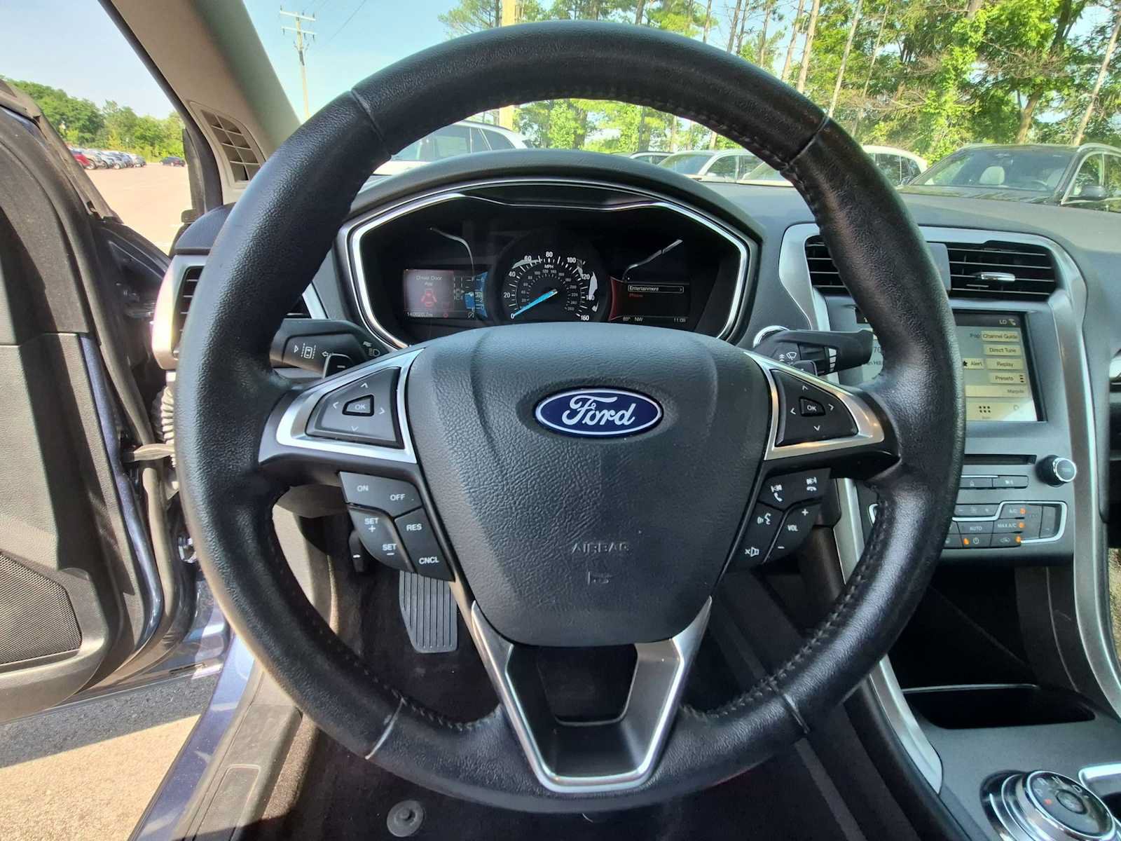 Used 2018 Ford Fusion SE w/ Fusion SE Technology Package FWD image 21