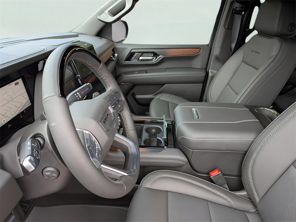 New 2025 GMC Yukon XL Denali w/ Denali Reserve Package image 6