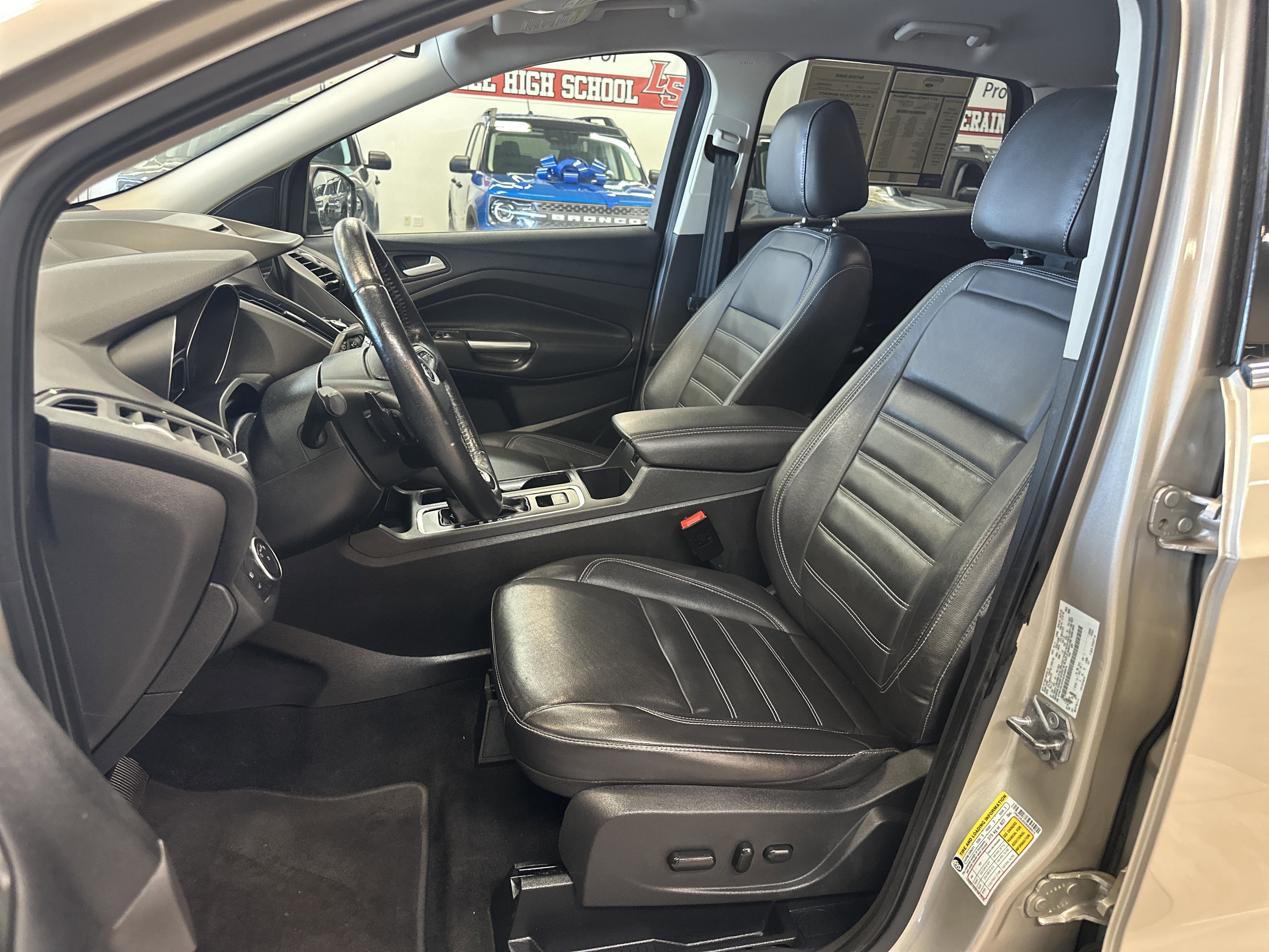 Used 2017 Ford Escape Titanium image 4
