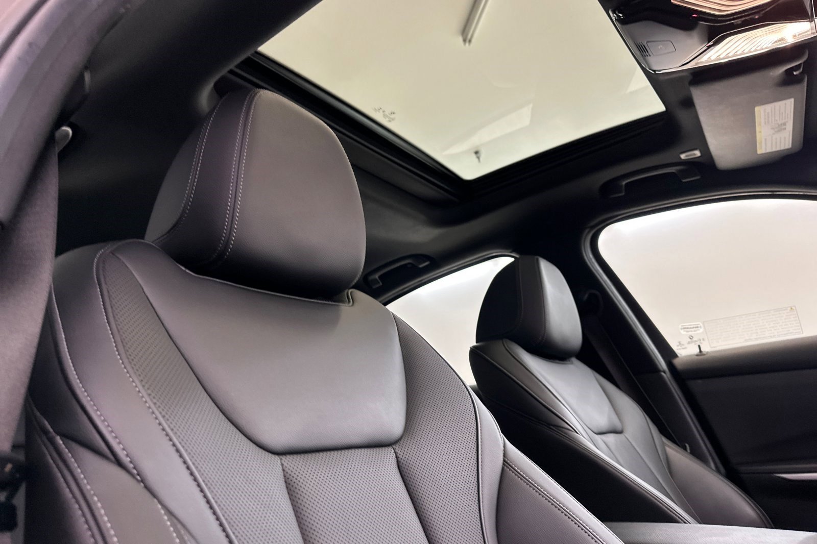 Certified 2023 BMW 330e w/ M Sport Package image 26