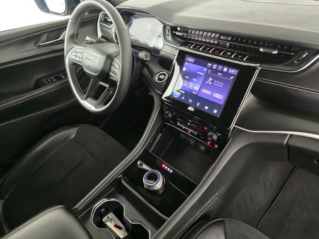 Used 2024 Jeep Grand Cherokee Altitude image 44