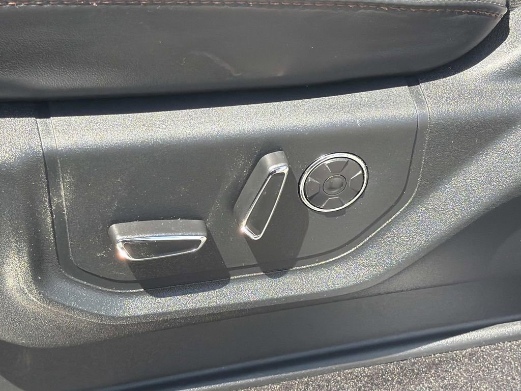 Certified 2019 Ford F150 Platinum w/ Equipment Group 701A Luxury image 22