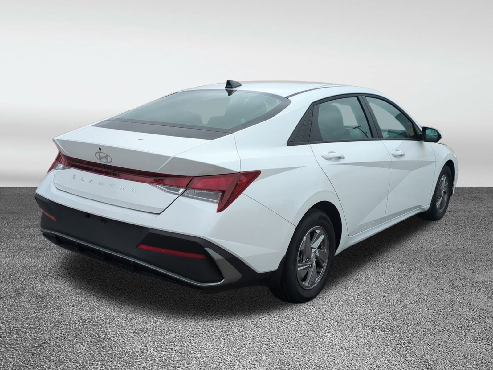 New 2025 Hyundai Elantra SE image 4