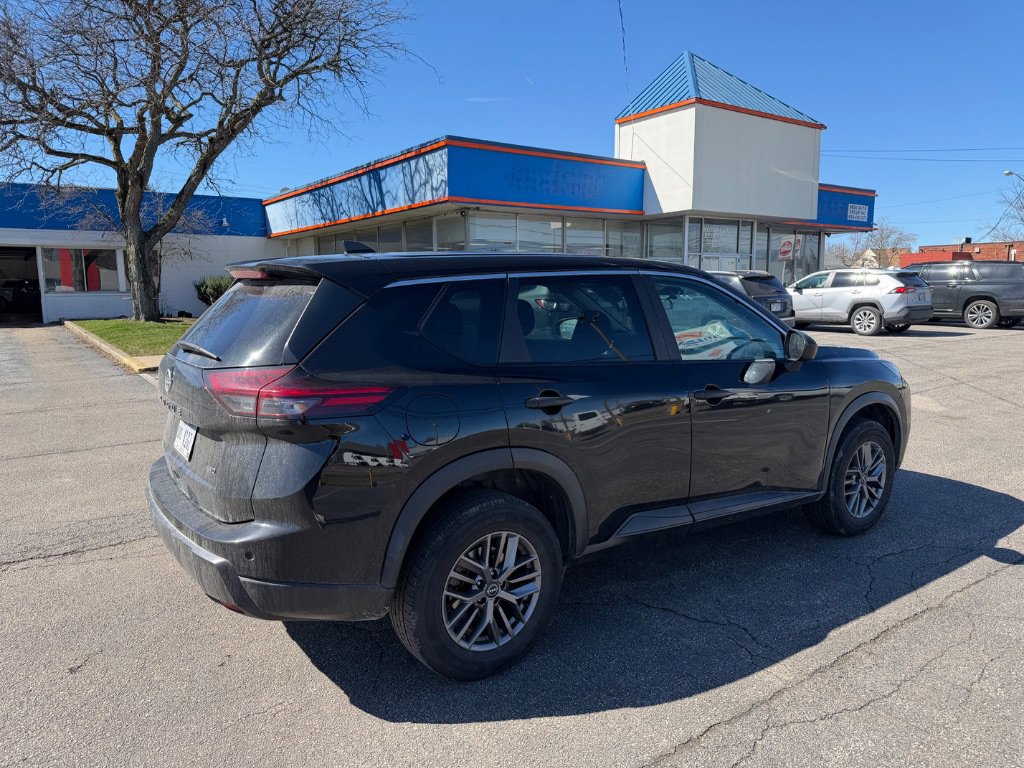 Used 2024 Nissan Rogue S image 2