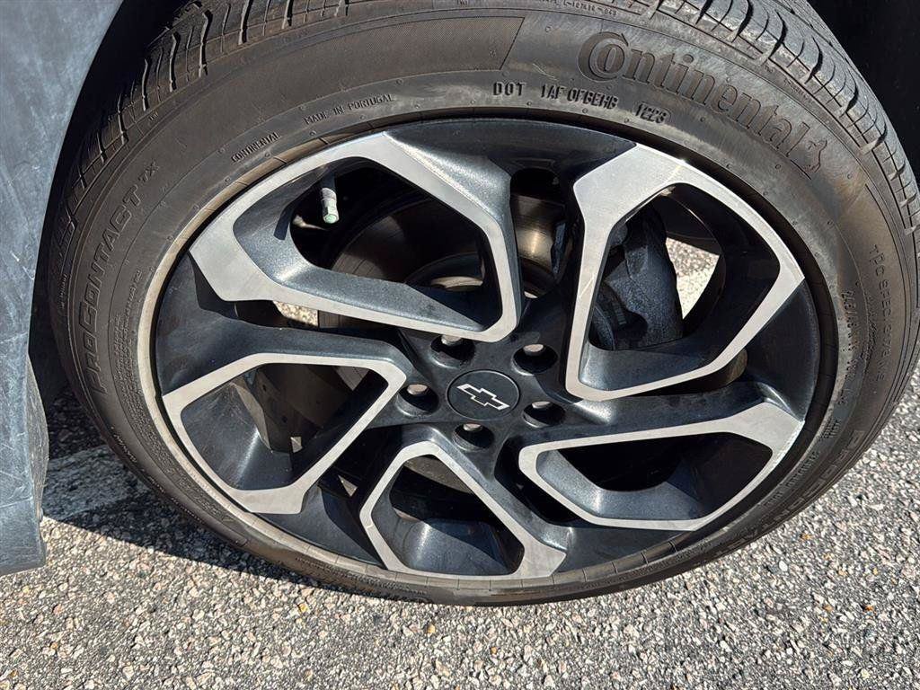 Used 2024 Chevrolet Trax RS w/ Sunroof Package FWD image 20
