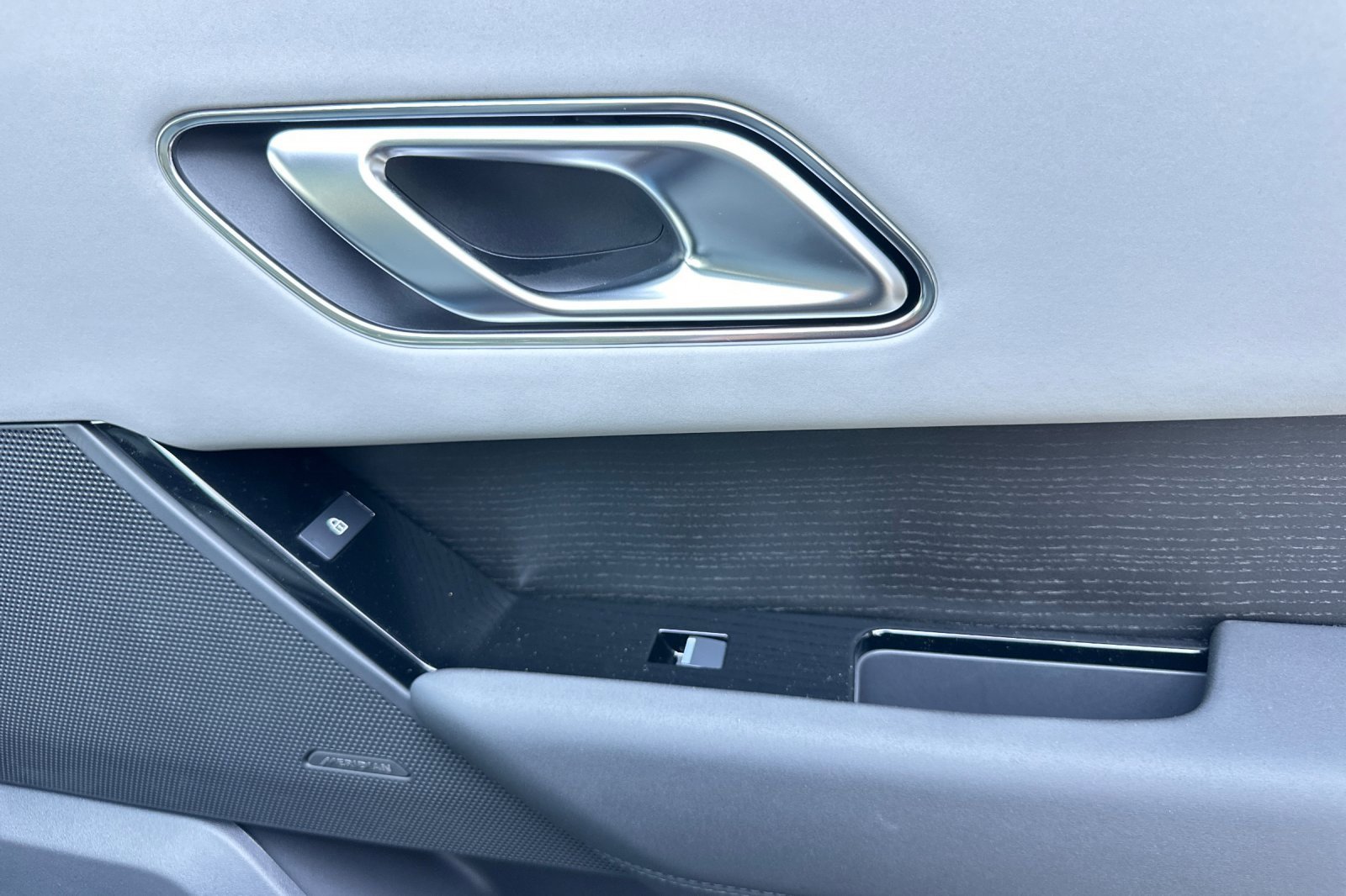New 2026 Land Rover Range Rover Velar Dynamic SE image 19