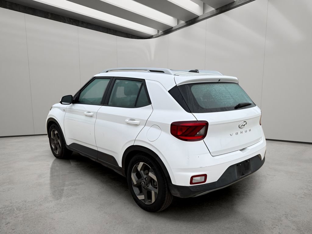Used 2023 Hyundai Venue SEL image 3