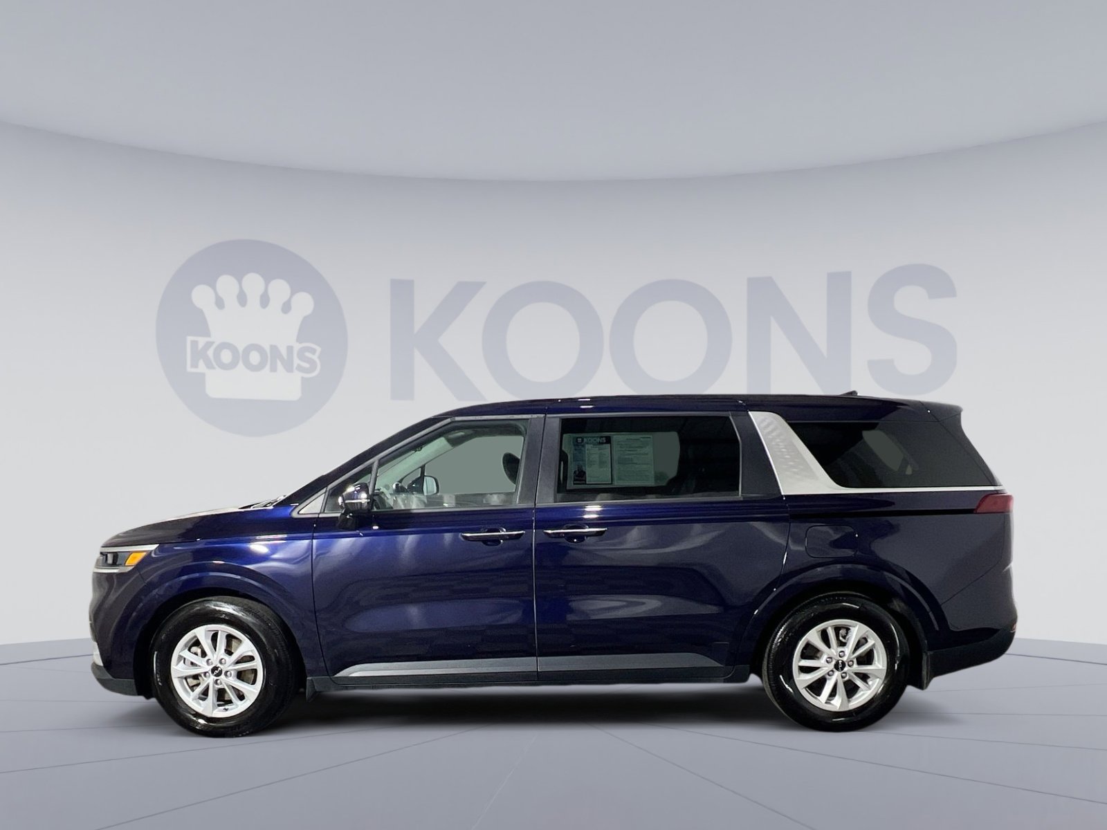 Used 2024 Kia Carnival LX image 2