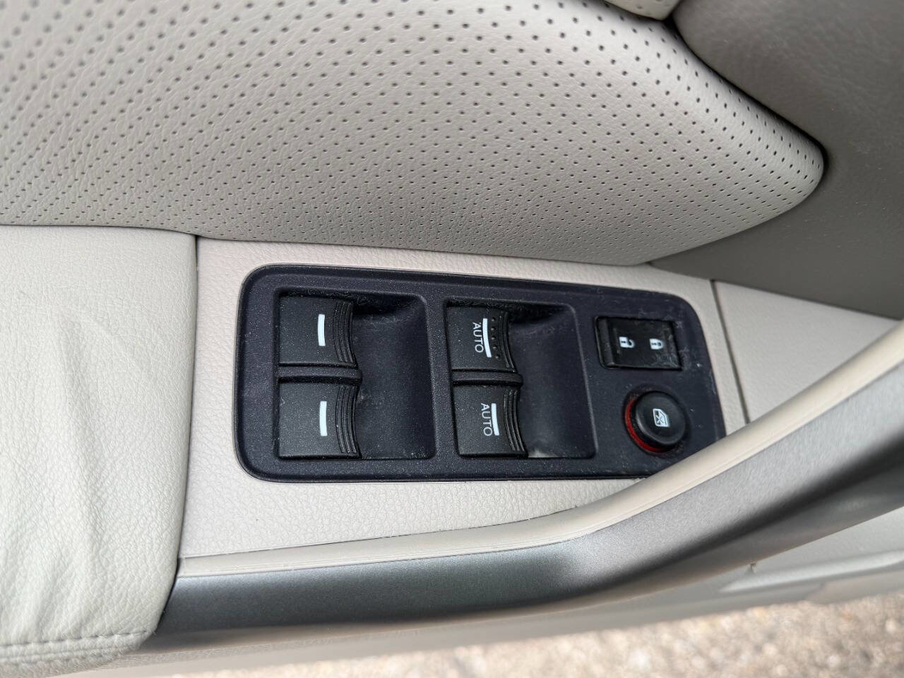 Used 2010 Acura RDX SH-AWD image 15