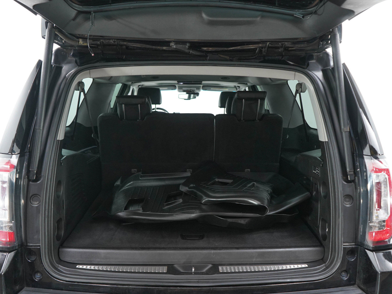 Used 2017 GMC Yukon XL Denali w/ Open Road Package AWD/4WD image 18